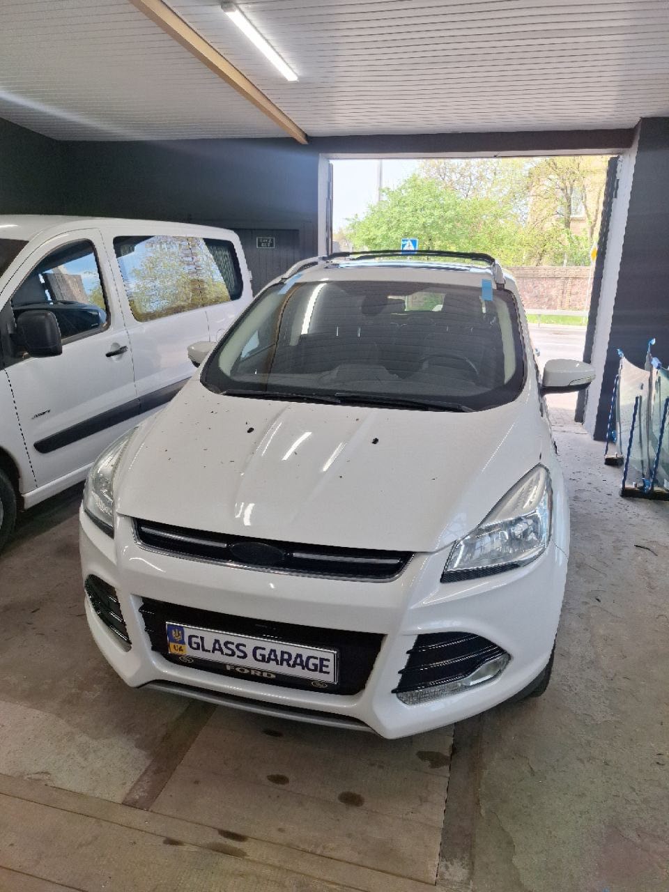 Заміна лобового скла Ford